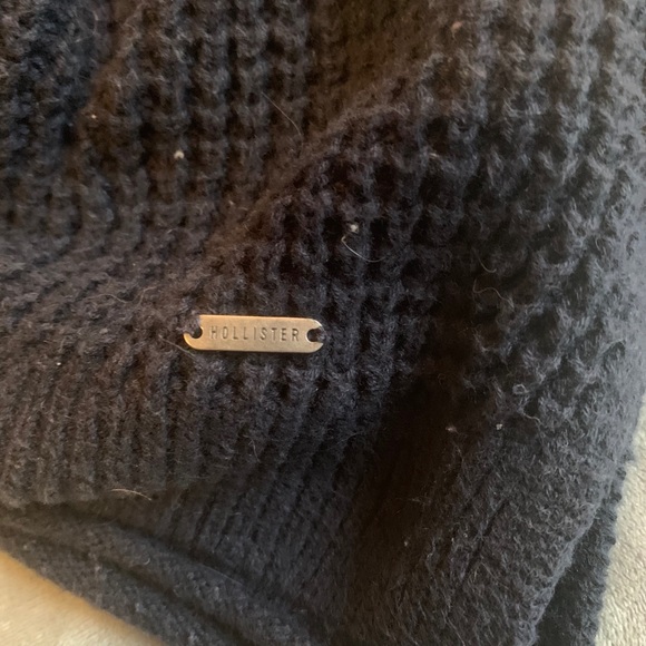 Hollister Crew Neck - Picture 6 of 9